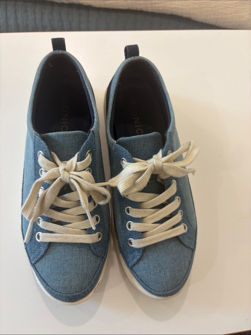 Vionic Winning 2 Light  Blue Denim Lace-Up Sneakers Size 7